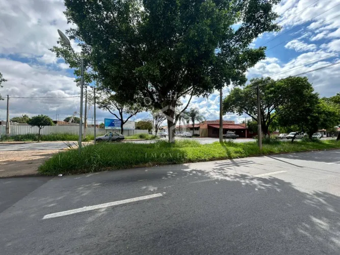 Terreno à Venda na Avenida Principal do Parque Aeroporto em Limeira-SP