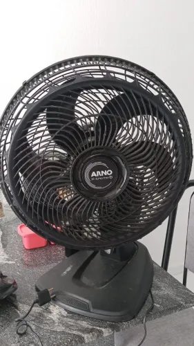 Ventilador ARNO semi novo