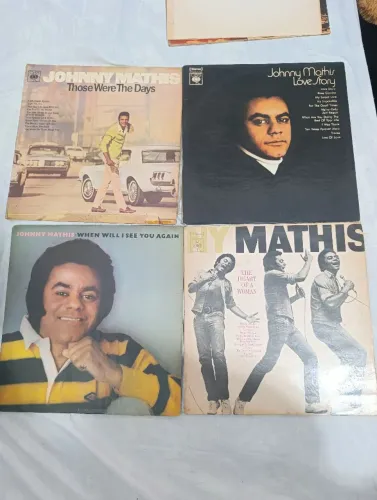 4 Discos de Vinil R$ 60,00