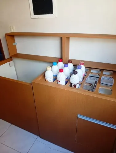Vendo balcão expositor de açaí toda em MDF com prateleira e balcão de freezer