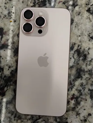 Vendo IPhone 16 pro max Rose