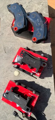 Pastilhas dianteiras e traseiras Brembo e Porsche OEM Brembo