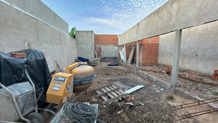 Terreno com estrutura