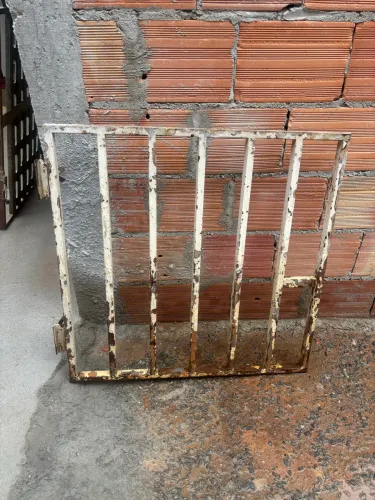 Grade pequena de ferro