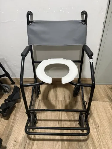 Cadeira de banho usada