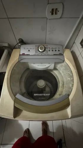 Vendo máquina d lava 11kg bem conservada. Funcionando perfeitamente. 750 pra sai rápido.