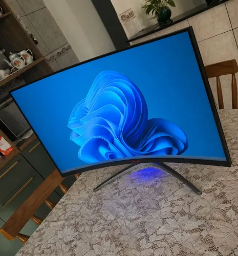 Monitor AOC 32" 165Hz