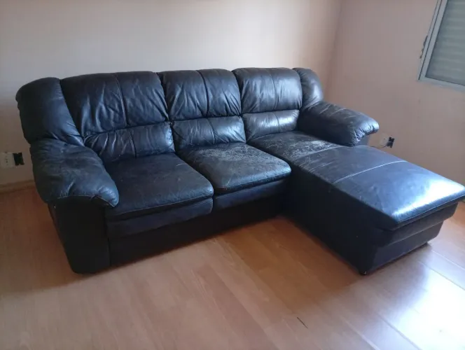 Sofá courino 3 lugares