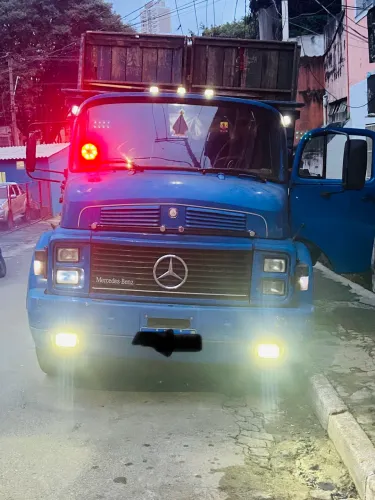 Caminhão Mercedes - Benz MB1113