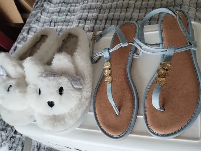 Sandália tamanho 33 nova ganha pantufa