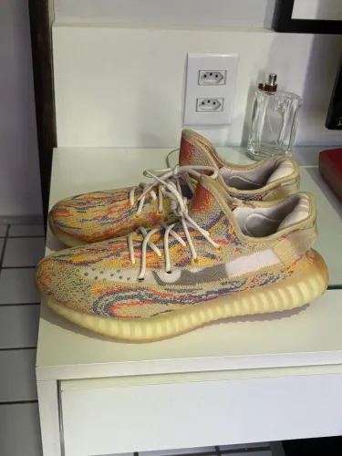 Tênis adidas Yeezy 