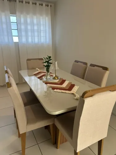 Mesa de Jantar com 6 cadeiras
