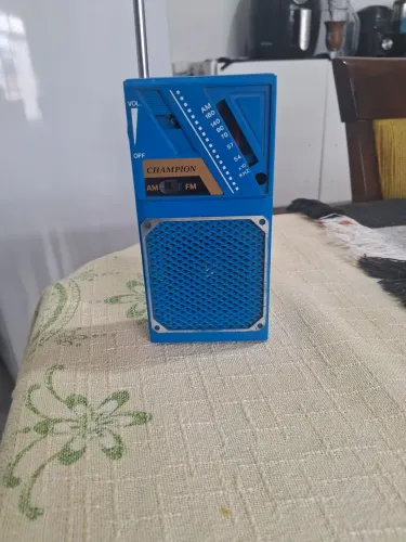 Rádio antigo champion 