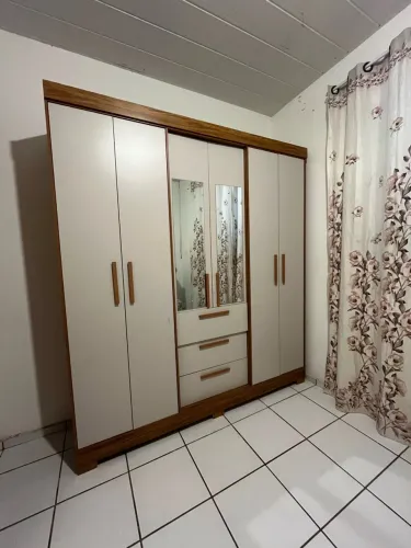 Vende-se Guarda roupas