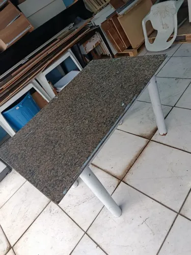 Mesa base + tampo de granito