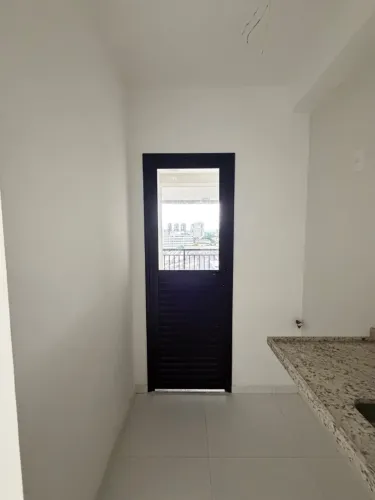 Porta venziana com vidro 