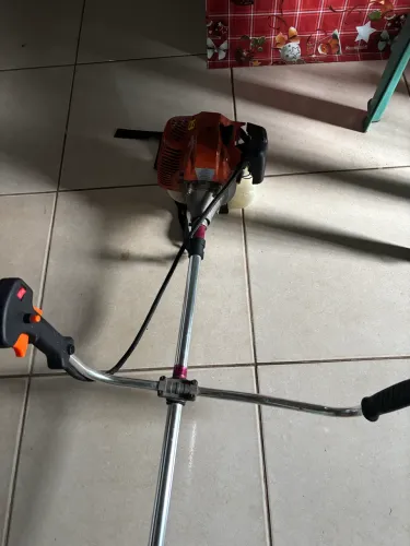 Roçadeira a gasolina 