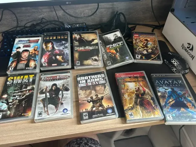 Lote com 10 jogos originais de PSP-CIB