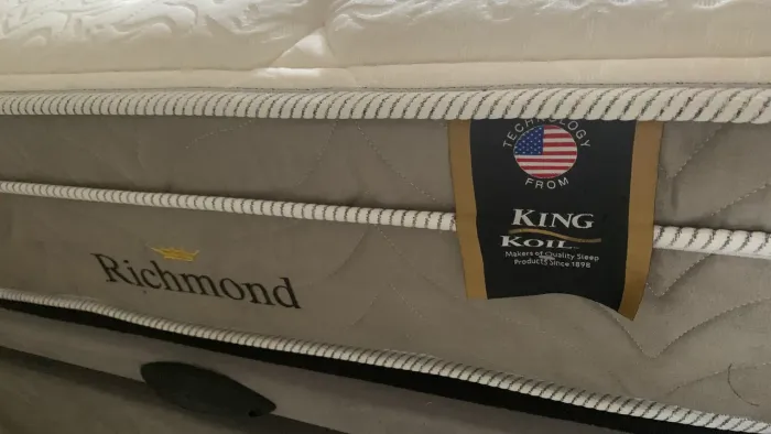 Cama solteirão grande + cabeceira + baú