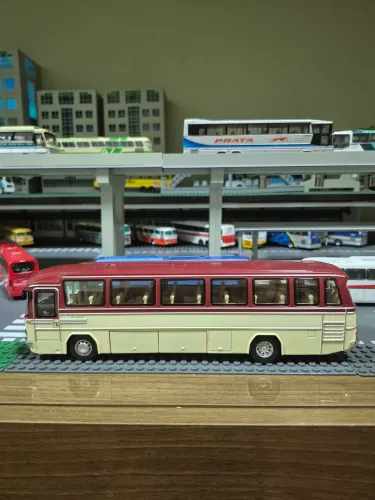 MINIATURA DE ÔNIBUS MERCEDES BENZ O- 302 MODELO ALEMÃ