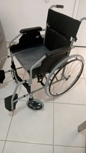 Cadeira de Rodas Manual Dobrável em Aço Carbono