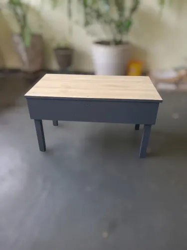 Pequena Mesa/Aparador - MDF