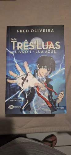 Livro Três Luas: Lua Azul