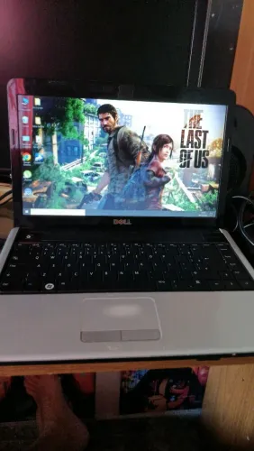 Vendo notebook básico bateria viciada na tomada funciona de boa.