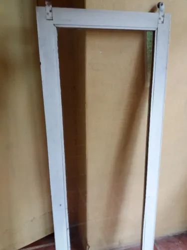 Janelas usadas bom estado grandes,antigas, vidro grossos.São 5 unidades venda separad p