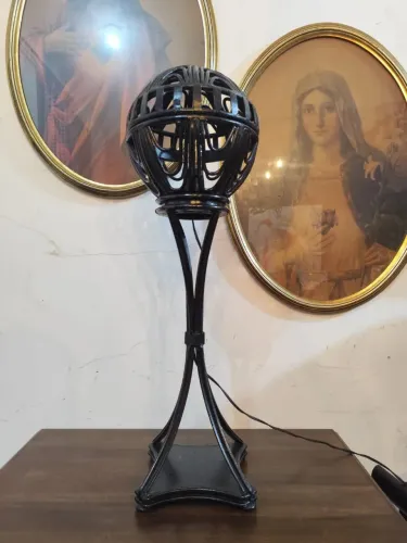 Luminária de mesa em Art Neouveau