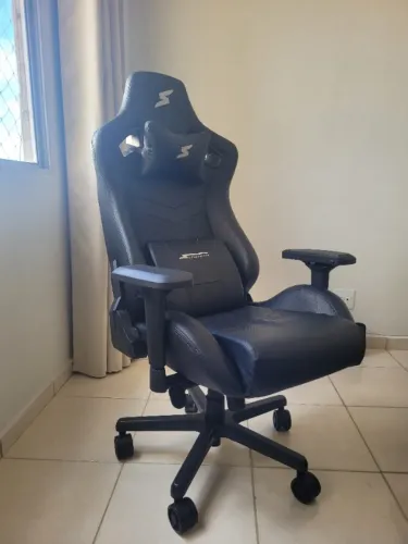 Cadeira Gamer SuperFrame Sauros Preta - Reclinável, Braço 4D e Nota Fiscal