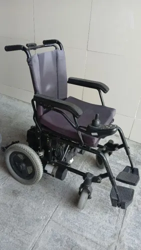 Cadeira de roda motorizada