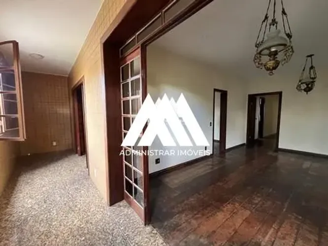 Alugo apartamento com 02 pavimentos no Universitário - Itaúna/MG