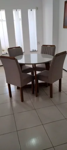 Mesa de Jantar Redonda 4 lugares pouco usada 