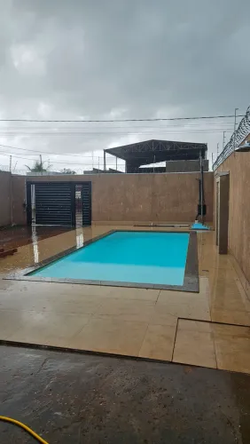 Imóvel com piscina aquecida.