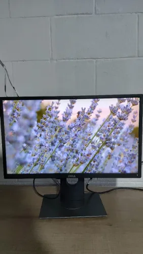 Monitor Dell 24°Polegadas Full HD- Com base ajustável! Imagem Nítida!