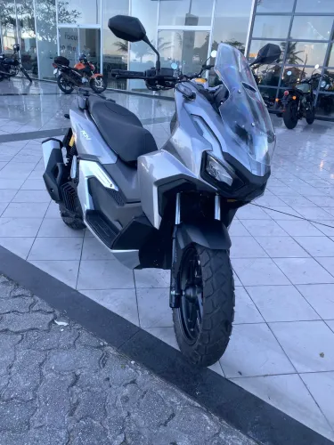 ADV 160cc Ano: 2025 - 1.500kms | OPORTUNIDADE