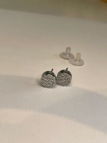 Brinco zirconia em ródio 0,7 cm