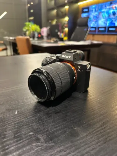 VENDO SONY A7III - COM LENTE E CARTÃO DE MEMÓRIA