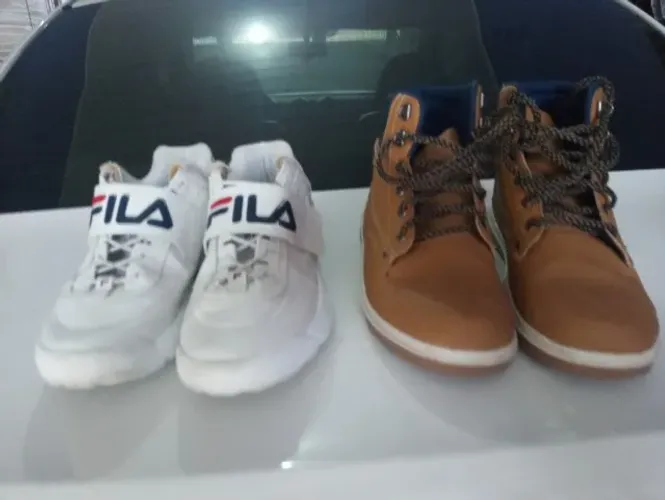 Vendo bota e tenis infantil unisex.