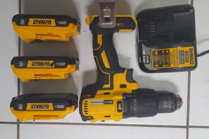 Parafusadeira dewalt dcd7781