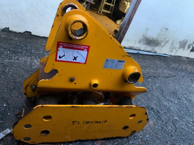 Compactador Hidráulico para Retroescavadeira 