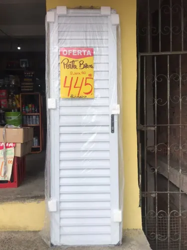 Porta alumínio branco toda veneziana