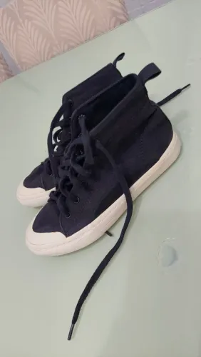 Sapatos e roupas