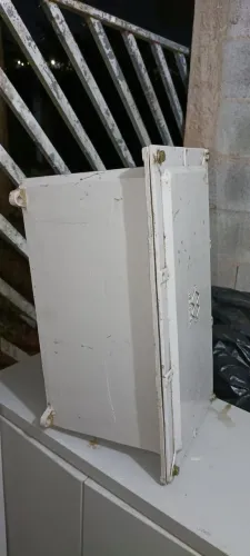 Caixa de passagem de cabos