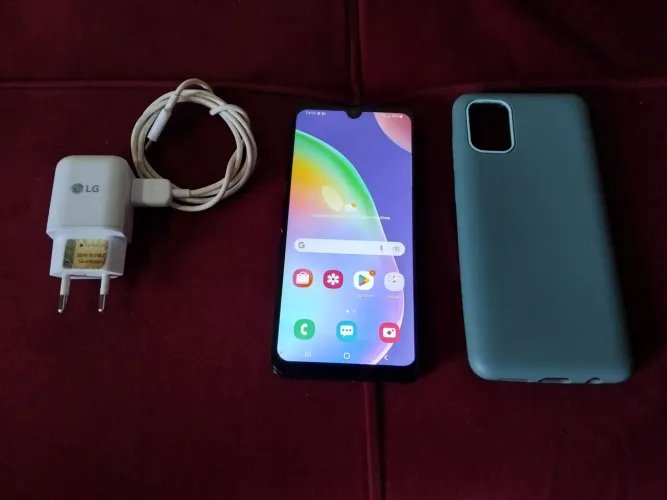 VENDO SAMSUNG GALAXY A31 128GB E 4GB DE RAM.