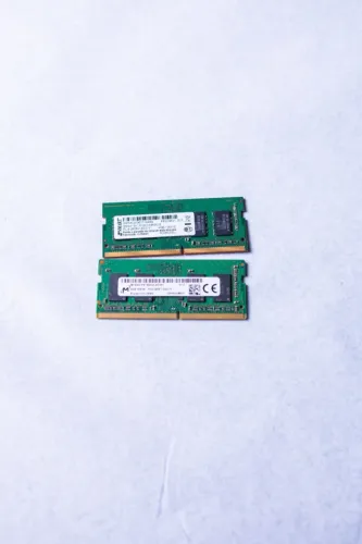 Vendo kit de memórias RAM para notebook DDR4 com 8 GB no total (2 pentes de 4 GB cada). M