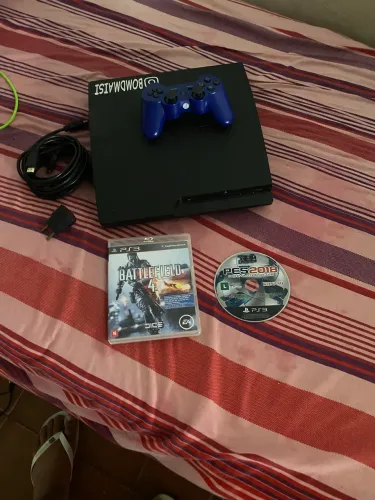 Vendo ps3 tudo certinho vai com 1 controle e 2 jogos