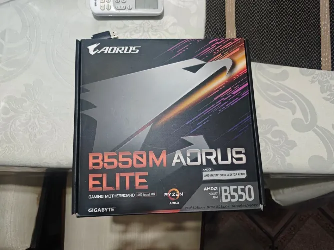 Placa mãe b550 aorus elite com defeito