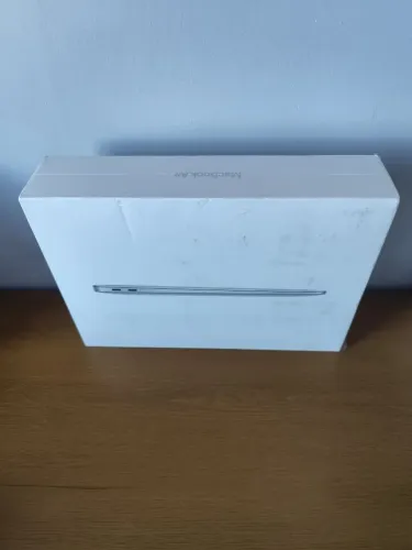 Vende-se - MacBook Air M1 (modelo A2337)